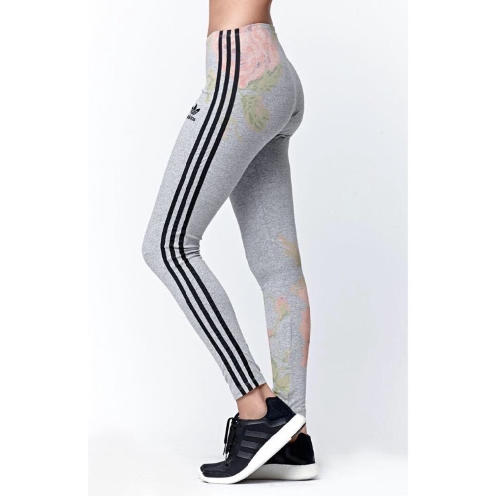 Grey pastel XS Adidas leggings 🌸